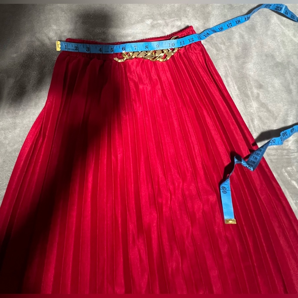 Beautiful red skirt and silk top - Picture 6 of 9
